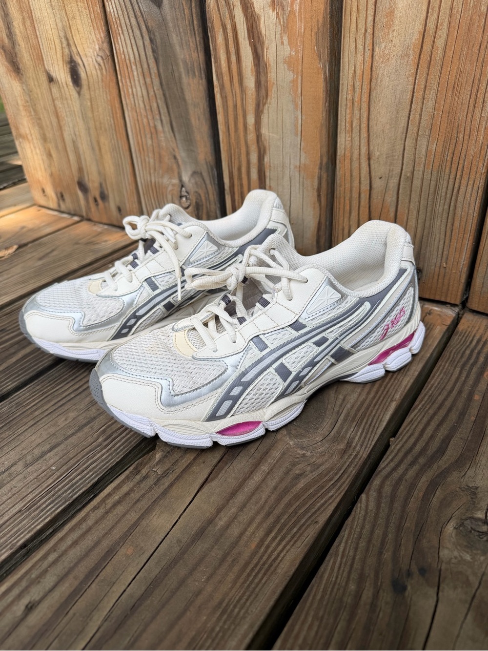 Asics women’s gel 2055 size 8.5